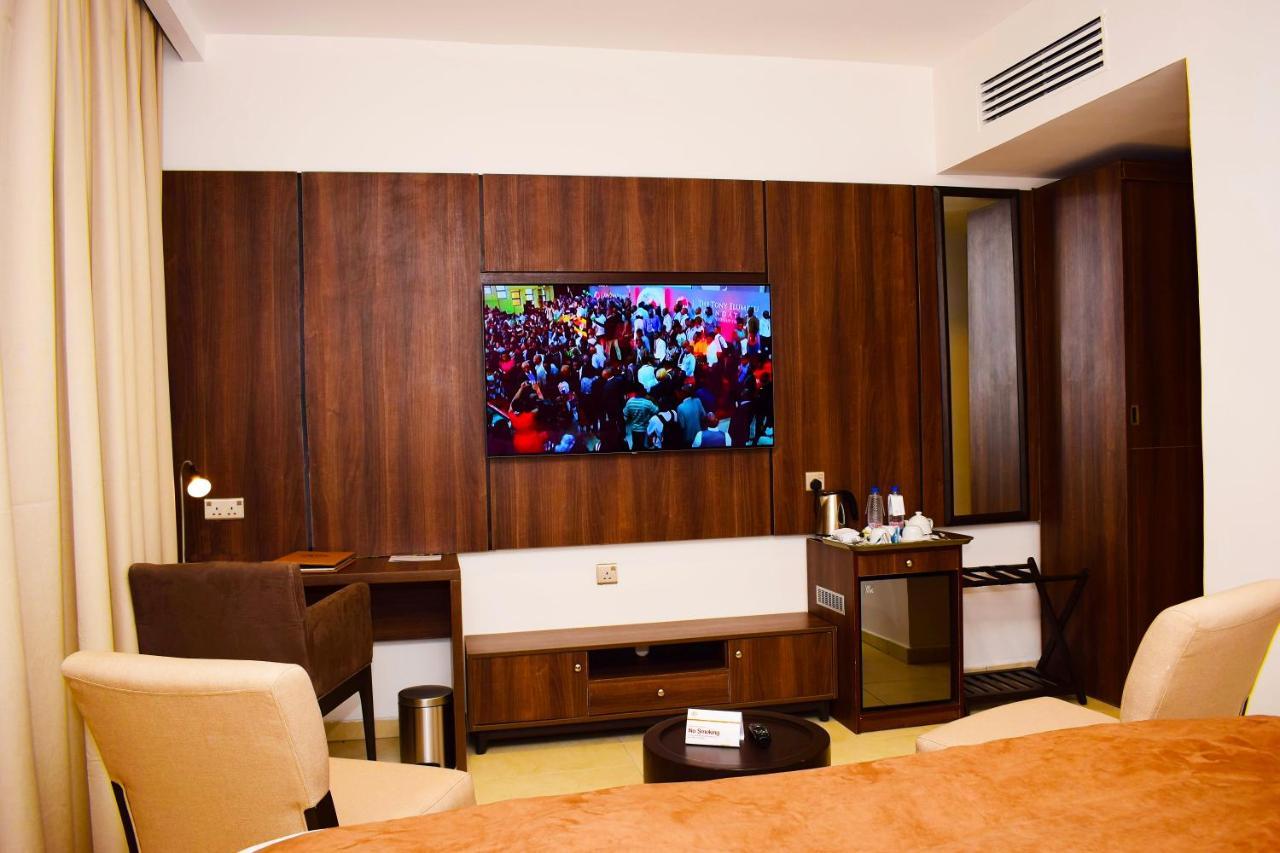 Monty Suites & Golf Уйо Экстерьер фото