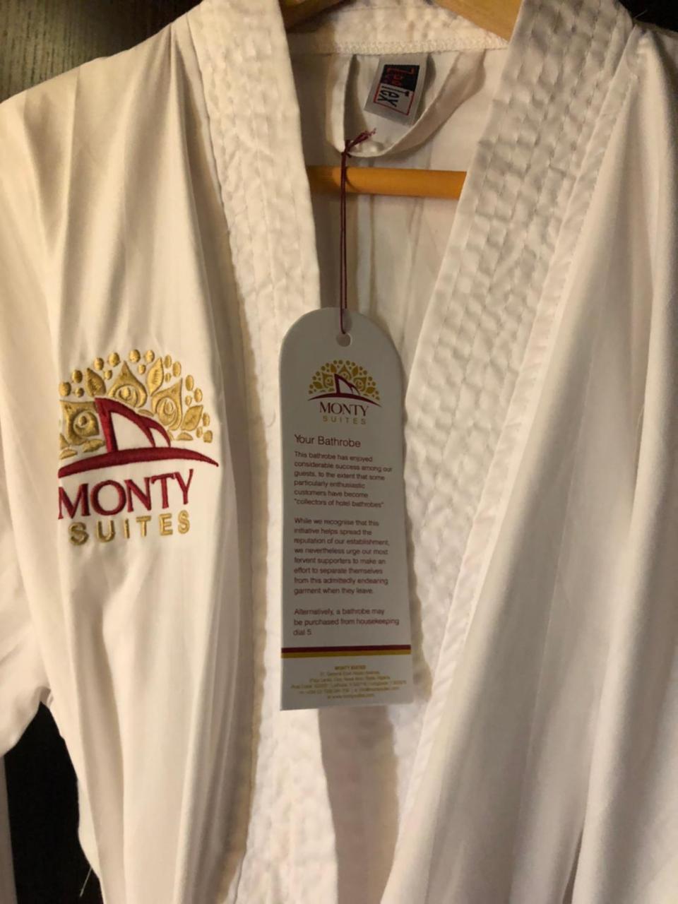 Monty Suites & Golf Уйо Экстерьер фото