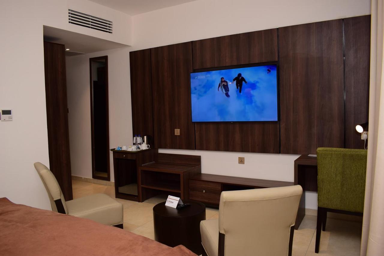 Monty Suites & Golf Уйо Экстерьер фото