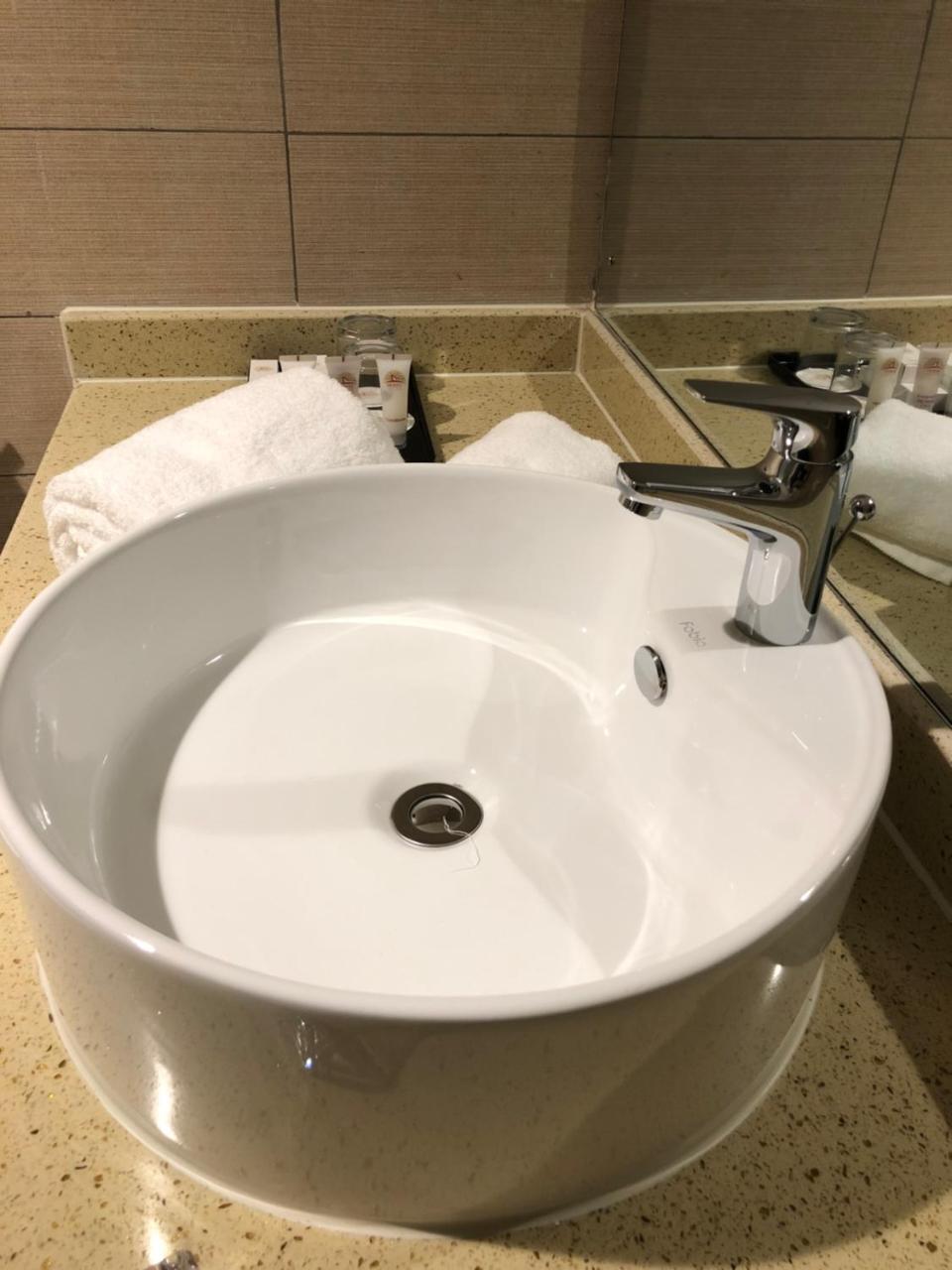 Monty Suites & Golf Уйо Экстерьер фото