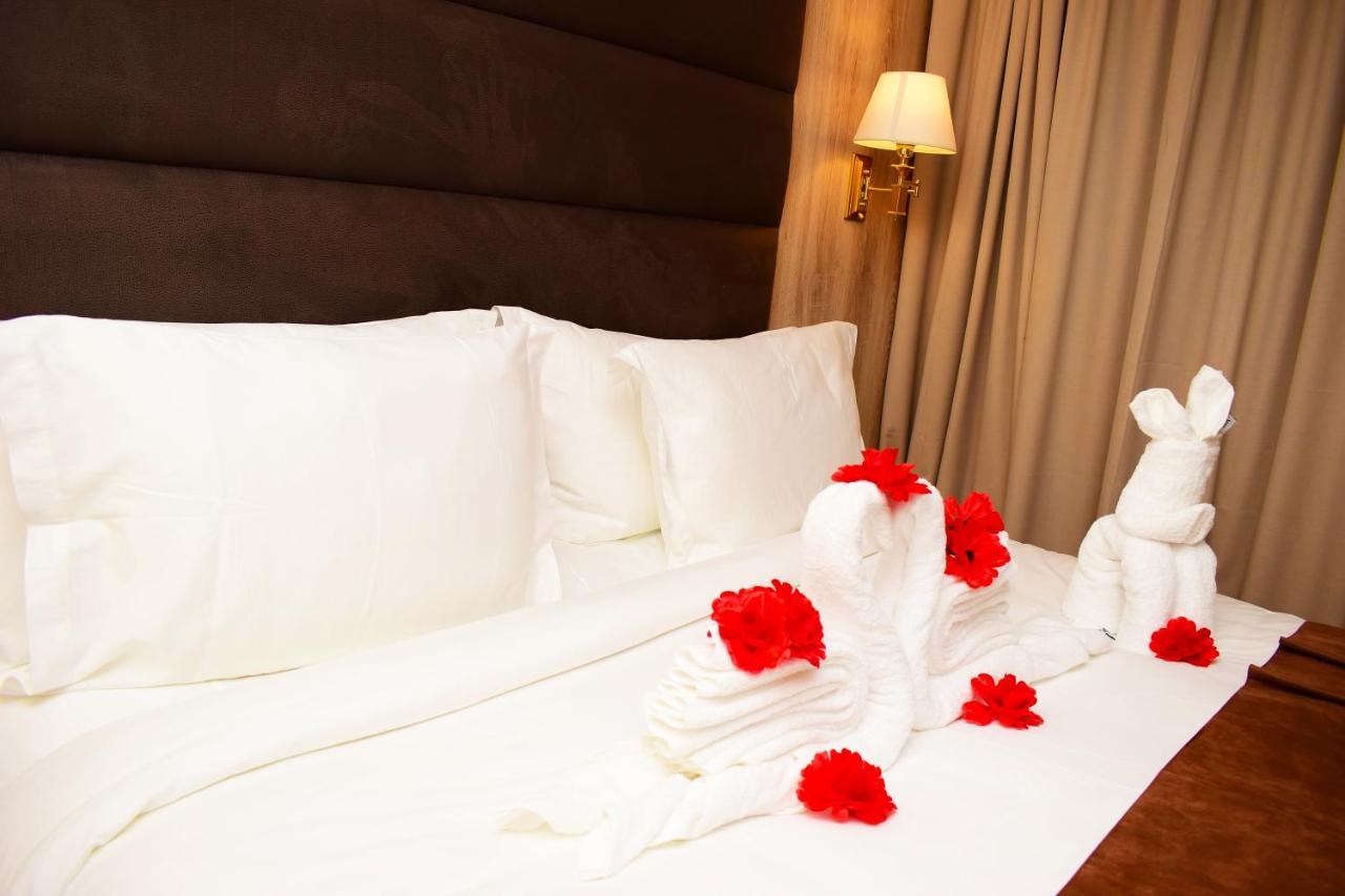 Monty Suites & Golf Уйо Экстерьер фото