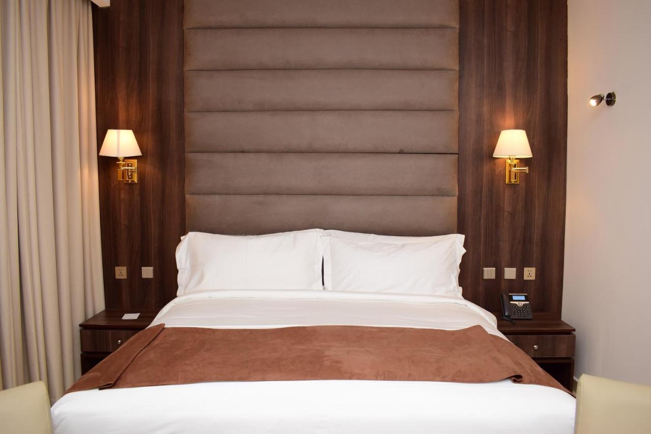 Monty Suites & Golf Уйо Экстерьер фото