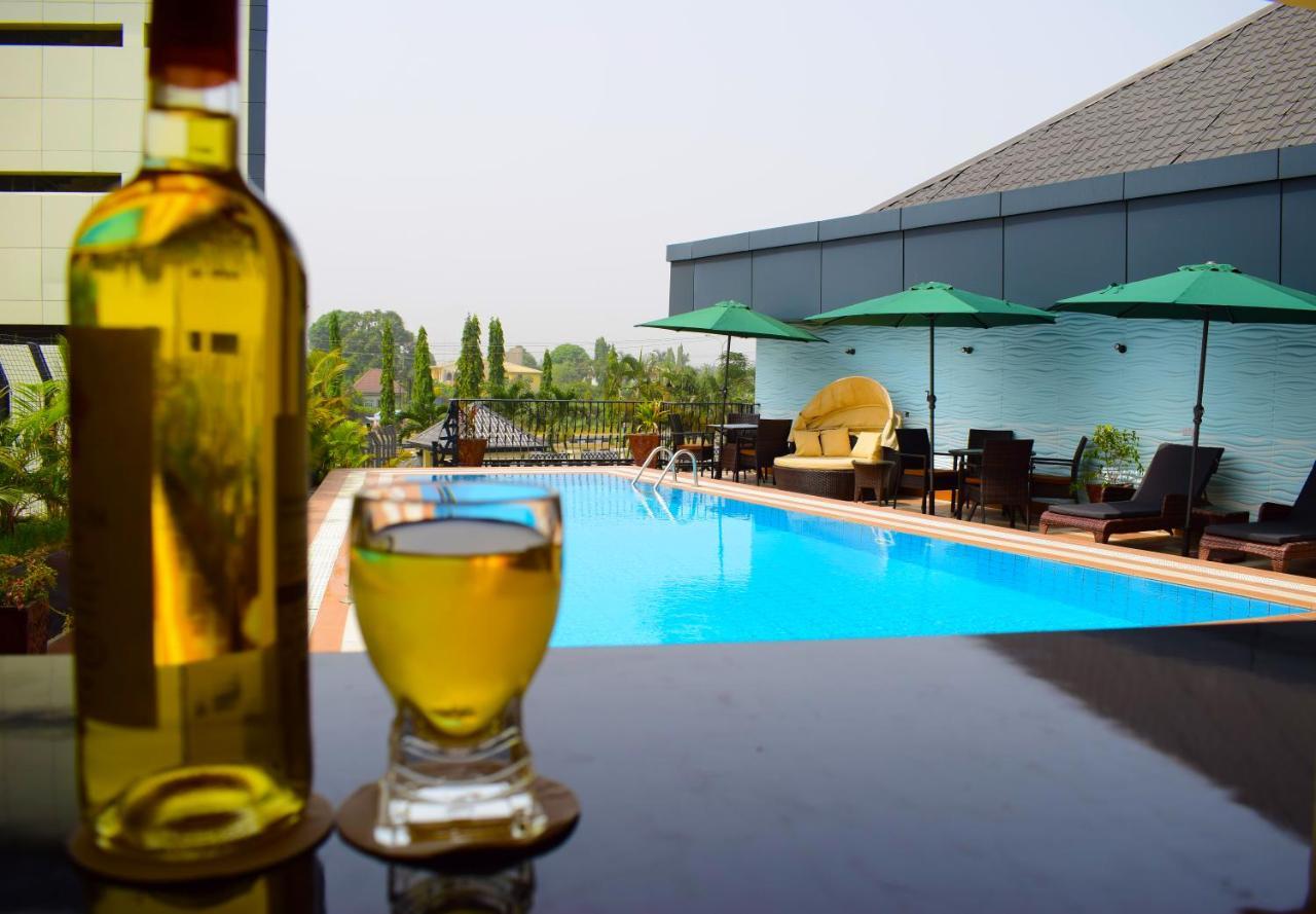 Monty Suites & Golf Уйо Экстерьер фото