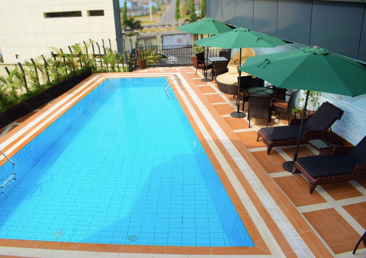 Monty Suites & Golf Уйо Экстерьер фото